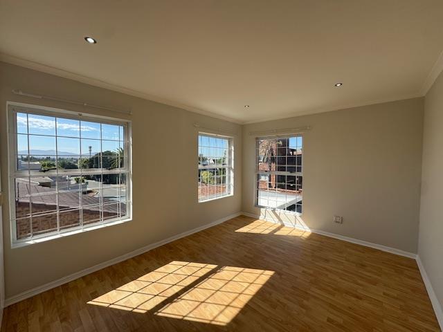 To Let 5 Bedroom Property for Rent in West Beach Western Cape